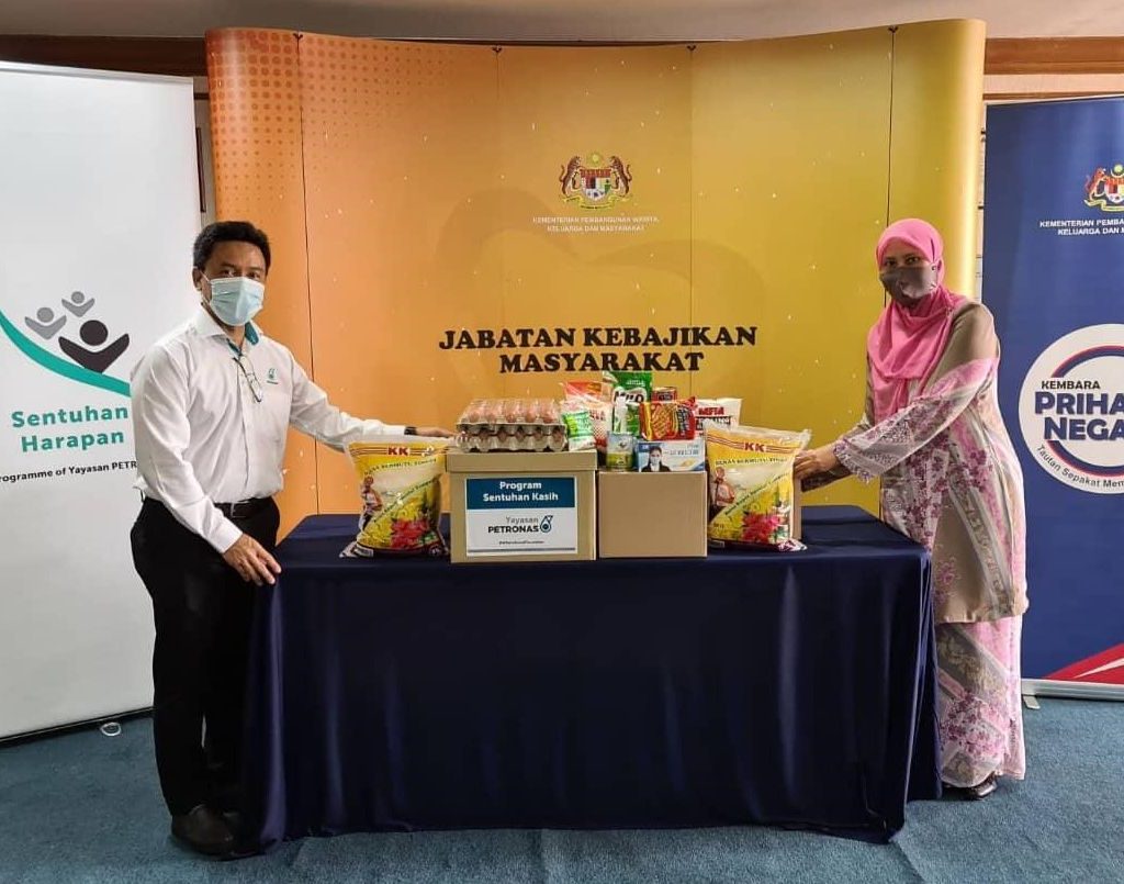Yayasan PETRONAS Shares Auspicious Festive Cheer with 3,950 Less Privileged Families Nationwide