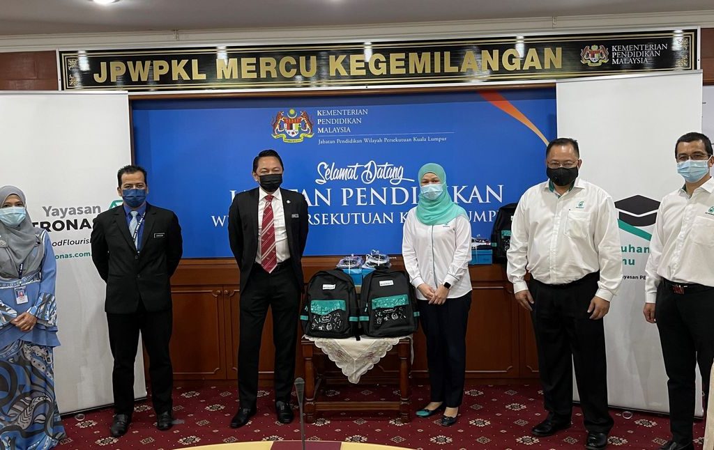Yayasan PETRONAS Distributes Personal Hygiene Kits and School Supplies to 21,000 Primary School Students