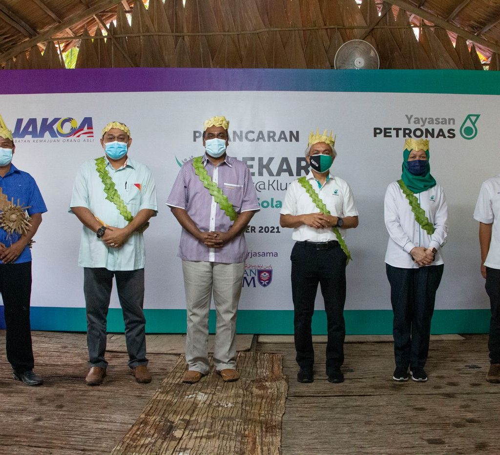 Yayasan PETRONAS Contributes Solar Systems to Light Up Kampung Orang Asli Berasau under the Sentuhan Harapan Mekar Programme in Johor